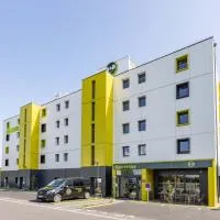 B&B HOTEL Rennes Parc Expo Aéroport، فندق في بروز