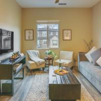Cozy Winter Retreat in Golden Minutes to Downtown