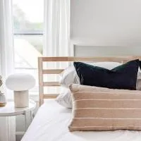 Scandi Inspired 2 Bed Suite Sandbanks Pass Incl, hotel in Picton