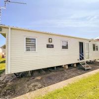 Modern Caravan At Broadland Sands In Suffolk, Sleeps 6 Ref 20256bs