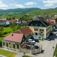 Donauhof - Hotel garni โรงแรมในไวส์เซินเคียร์เชิน อินแดร์ วาคเอา