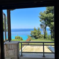Cute house by the sea, hotel em Kriopigi