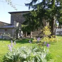 Gîte site médiéval 6 personnes (Gîte De France 2*), hotel in Biol