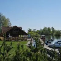 Oiu sadama jõemaja, hotel u gradu 'Oiu'