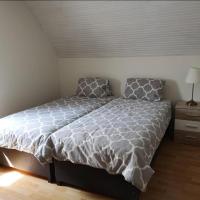 Quiet room in Budapest near airport with free parking, hôtel à Budapest (19. Kispest)
