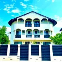 Vila Zoe 1 BucharestAirport&Therme&Park Otopeni، فندق في أوتوبيني