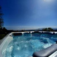 Samiro Villa Heated Whirlpool