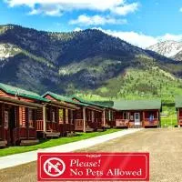 Wolf Den Log Cabin Motel and RV Park, khách sạn ở Thayne