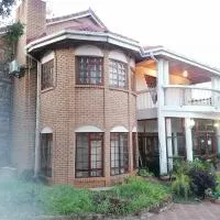 Tjibelu's Nest Guest Home, хотел в Lobatse