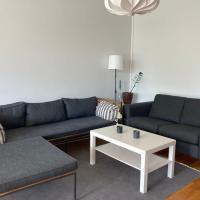 Tapiola Hill Apartment 2 bedroom and 1 living with private parking, hotel in Tapiola, Espoo