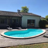 Luxurious villa with terrace in the rural Chalais