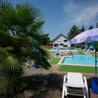 Camping des Bains, hotel u gradu Saint-Honoré-les-Bains