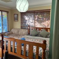 lovey studio with bathroom and kitchen, hotel cerca de Aeropuerto de Jandakot - JAD, Perth