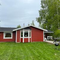 Cottage Stranden: Kruunupyy, Kokkola-Pietarsaari Havaalanı - KOK yakınında bir otel