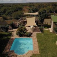 Comfortable 10 guest villa in a Big 5 Game Reserve, hotel i Dinokeng Game Reserve