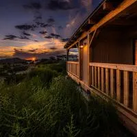 Miners Cabin #4 - King Bed - Private Balcony with Views, viešbutis mieste Tumstounas