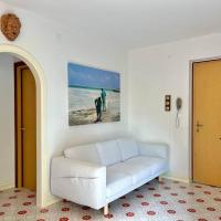 Beach house with private garden and parking, hotel en Grado Pineta, Grado-Pineta