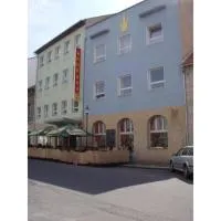 Hotel Koruna, hotelli kohteessa Roudnice nad Labem
