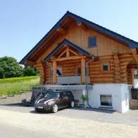 4 Sterne Ferienwohnung Stammzeit, hotel en Nettersheim