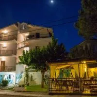 Philoxenia Apartments, Hotel in Kryonéri