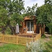 Studio en bois independant avec terrasse et jardin – hotel w mieście Villevieille