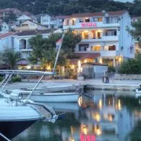Gina Bed & Breakfast, hotel in Tisno