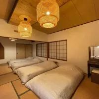 Guest House Yachi-So 下田民泊 ビーチまで徒歩13分 近くにスーパー レストラン 100均 ソウルバー 13 minutes walk to the beach! Nearby 7-11 Supermarkets, various Restaurants, 100 yen shops, and Exciting Bar!, hotel en Harada