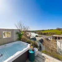 Paddlers View - Luxurious 2 bed, hot tub. Town centre, water views, ξενοδοχείο σε Kingsbridge