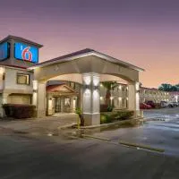 Motel 6-Sulphur, LA، فندق في سولفور