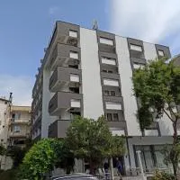 Dias Hotel، فندق في كوساداسي