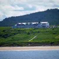 Cullen Bay Hotel, hotel di Cullen