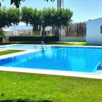 Vistaverde - Casa Adosada de 3 habitaciones con Piscina y Pista de Padel en la Vía Verde, hotel a Luque