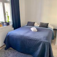 Wonder studio apartment prime location and commute in the heart of Kallio, hotel di Kallio, Helsinki