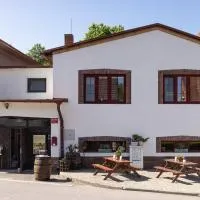 Penzion a vinařství NATURVINI, khách sạn ở Miroslav
