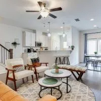2022 quiet relaxing and secure town house near Atlanta, hotelli kohteessa Redan