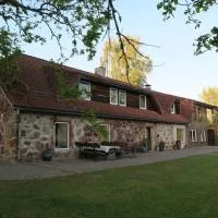 Jeiskas dzirnavas, Hotel in Launkalne