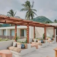 Boni Beach Lombok Boutique Hotel & Villas โรงแรมในเซอลงเบอลานัก