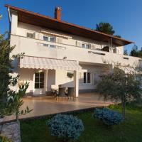 Apartment Jadranka quiet & near the beach!, hotel a Krk