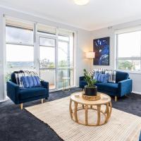 Mosman Views, 2bed, Parking, 15min Walk to Beach, hotel in Mosman, Sydney