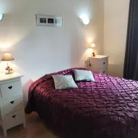 La Maison près du ruisseau、Feniouxのホテル
