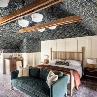 The Richland, hotel i Orange