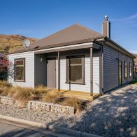Crown Range Cottage - Cardrona Holiday Home, hotel in Cardrona