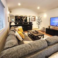 3 BR + Near Venice Beach + Redecorated + Nice Backyard with BBQ，洛杉磯Santa Monica Municipal Airport - SMO附近的飯店