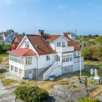 Lägenhet med havsutsikt & uteplats i vårt hus på Käringön, hotelli kohteessa Käringön