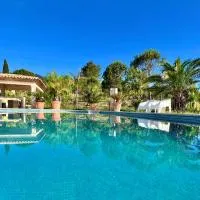 Villa La Source 83 - Room Close to St Tropez, hotel em Cogolin