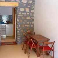Appartement in einem dalmatischen Haus in Novigrad-Dalmatien neben Zadar, mit Klimaanlage AC โรงแรมในโนวีกราด ดัลมาเทีย
