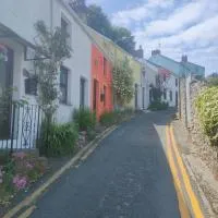 Fishermen's cottage with log burner, 2 bathrooms & sea views from garden terraces, hotel The Mumblesben