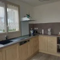 Appartement avec grand jardin, hotelli kohteessa Labatut