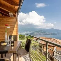 La Dolce Vita - Vista Lago e Piscina, hotel v destinaci Parzanica