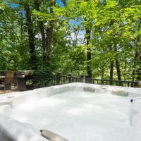 Dogwood Tree Cabin, hotel near Branson Airport - BKG, Ridgedale